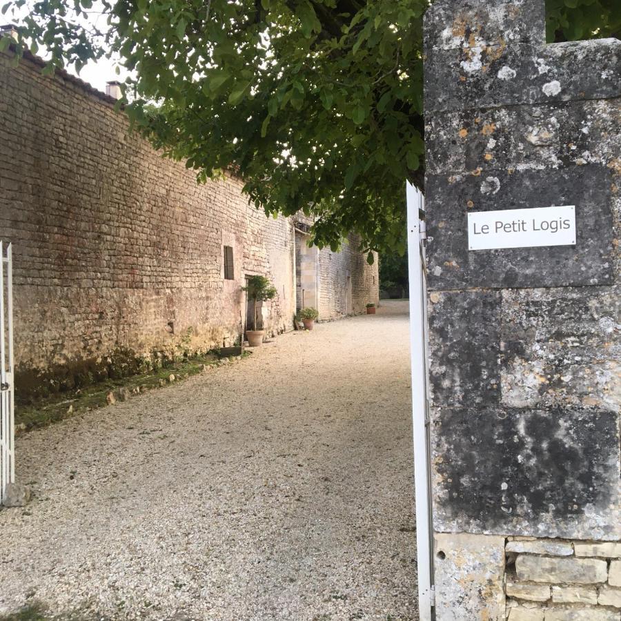 Rouillac  Le Petit Logis B&B 외부 사진